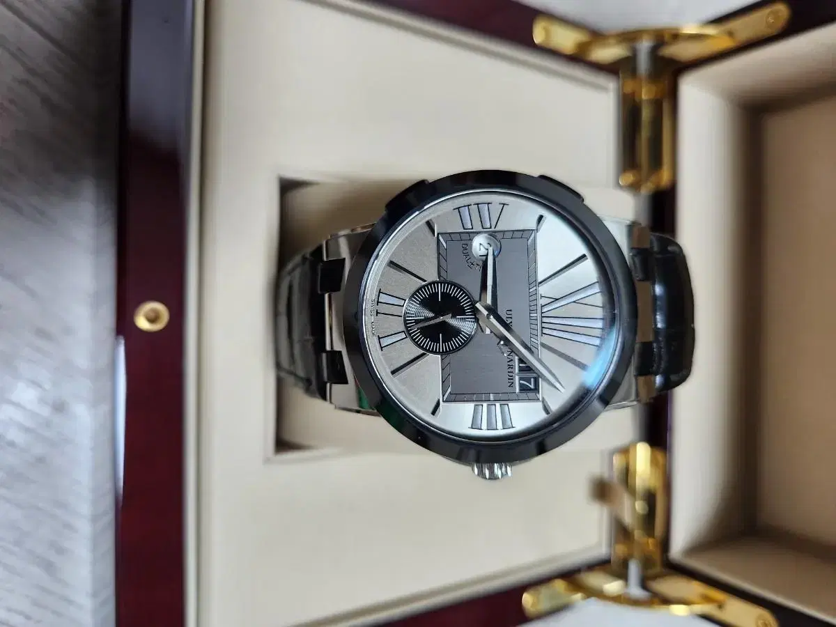 ULYSSE NARDIN ( 율리스 나르덴 ) 시계